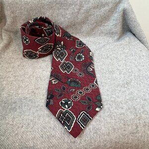 🍁Canadian Made Silk Elegance: Club International Tie Exquisite 100% Silk🍁